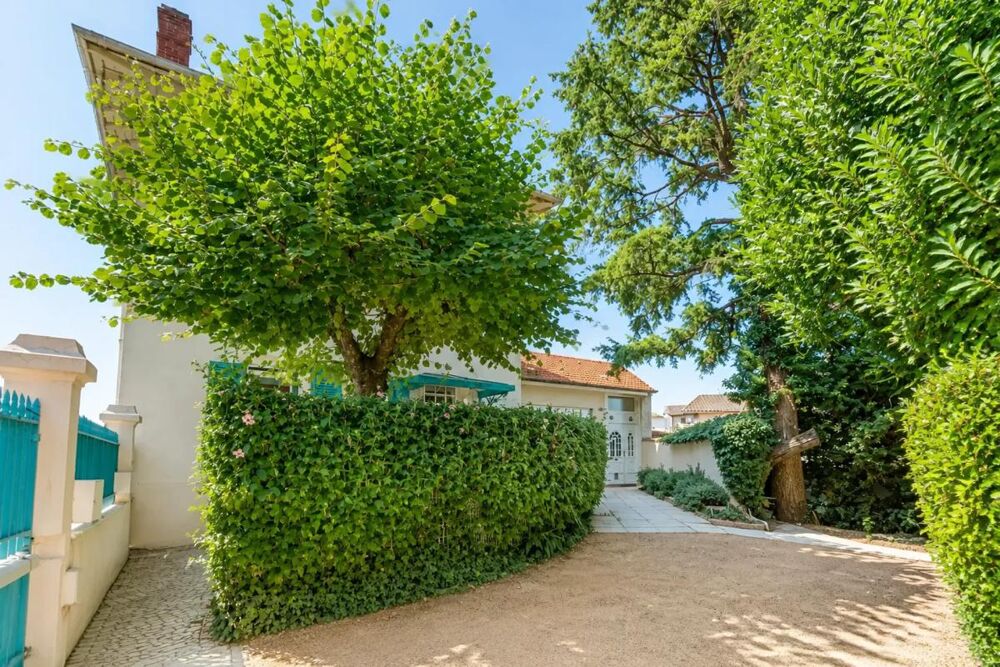 Charmante maison Bourgeoise de 8 pièces de 251 m² avec annexes