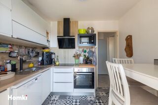 Vente Appartement Fréjus – T3 en dernier étage avec balcon plein sud, parking, proche commerces et plage Frejus