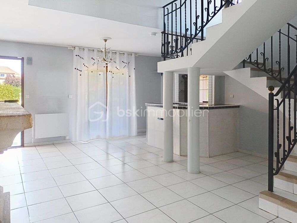Maison familiale de 129 m² avec 4 chambres, terrain de 1 000 m²  Charnecles