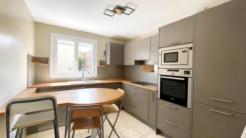 Vente Maison MAISON FAMILIALE 140 M² – 6 CHAMBRES – 2 SUITES PARENTALES – JARDIN – GARAGE – PLAISIR Plaisir