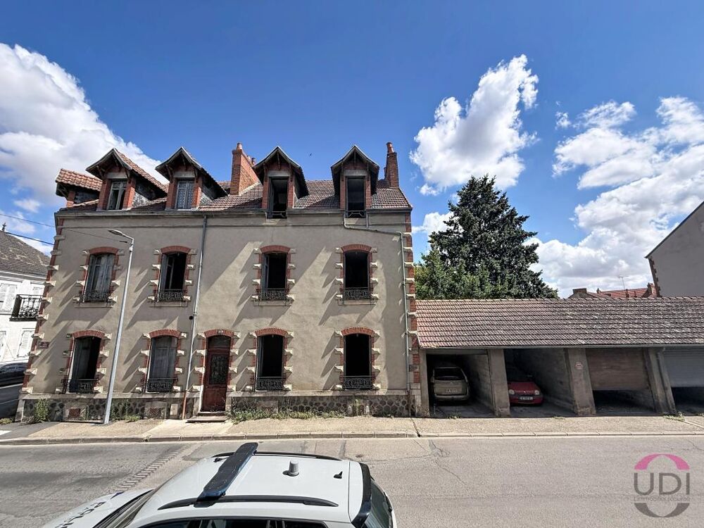Vente Immeuble Immeuble de rapport de caractère avec 6 appartements, 5 garages et jardin Montlucon