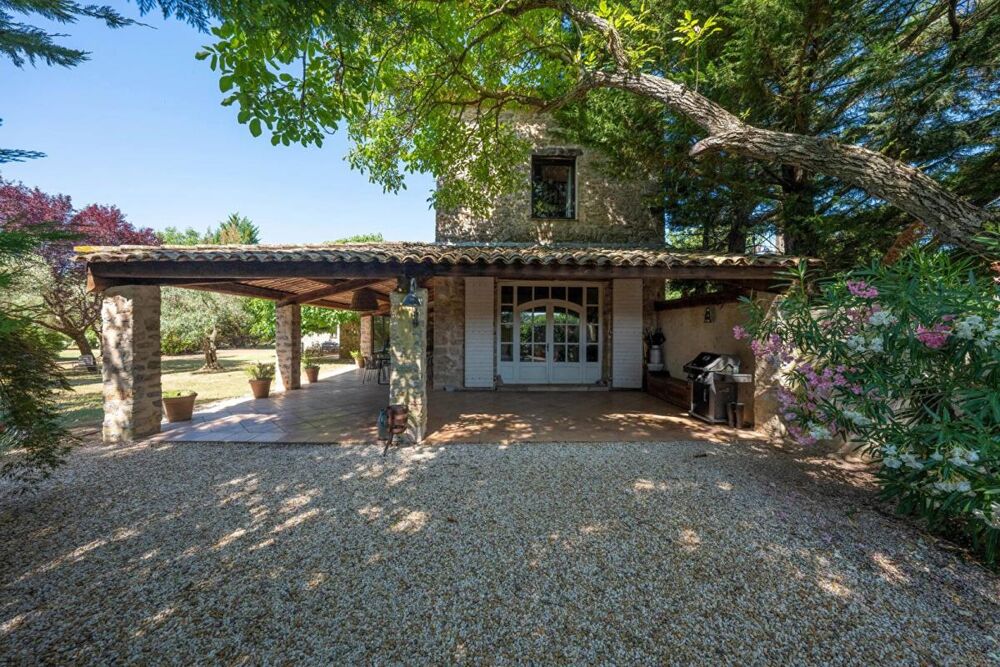 Vente Maison Propriété provençale rénovée avec dépendances 300 m² habitables sur 1,7 hectare Tourves