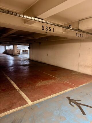  Parking / Garage � vendre 11 m� Paris 15eme arrondissement