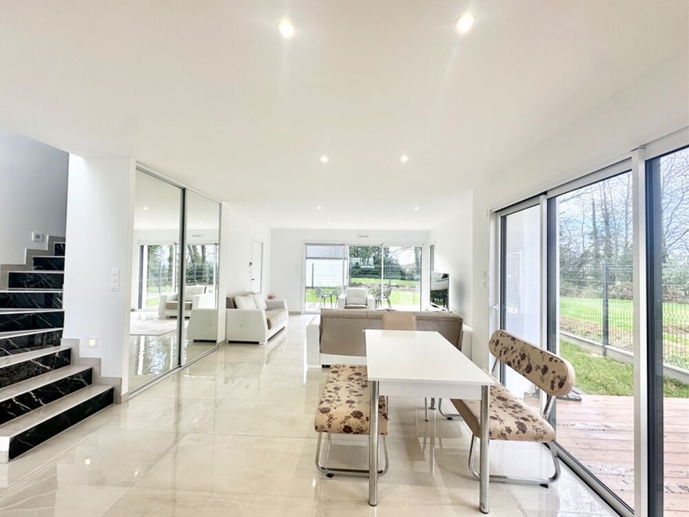 Maison 6 pièces 106 m² · à Locqueltas · 106 m² · 421 500 €
