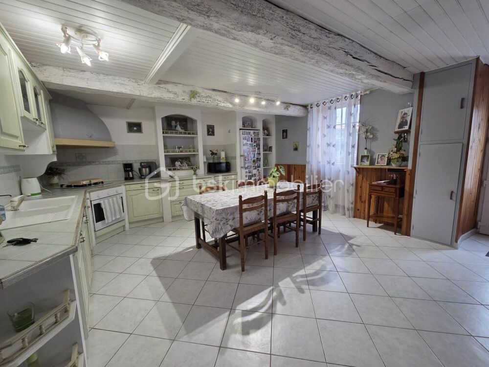 Maison de village rénovée  Volumes généreux et aucun travaux à prévoir