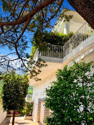  Maison à vendre 8 pièces 320 m²