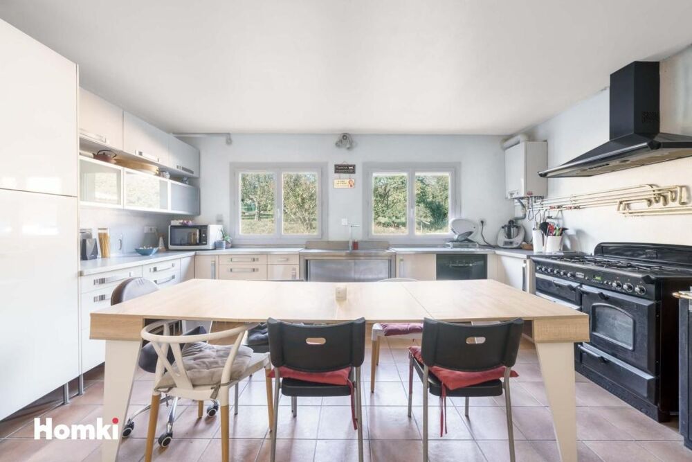 Propriété et 3 gites / T7 de 500 m² à Saint-Montan 07220