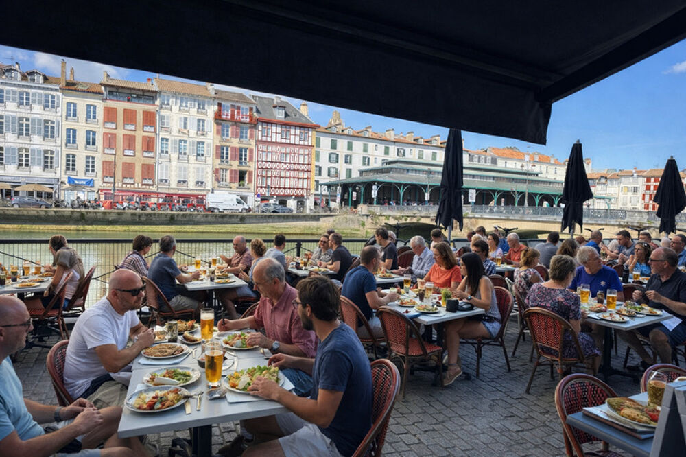   EXCEPTIONNEL – RESTAURANT EMPLACEMENT N°1 BORD DE L'EAU – BAYONNE 