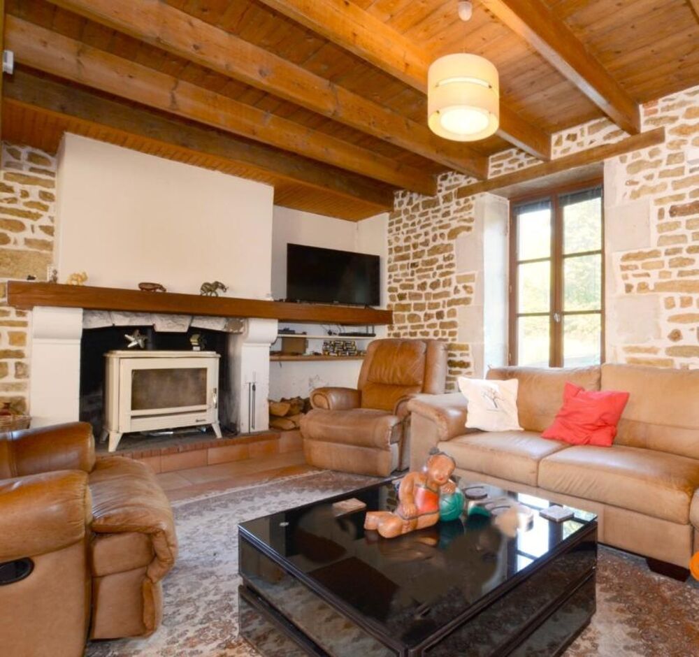 Vente Maison Belle maison charentaise 161 m2 sur 1ha7 de terrain- CHAMPAGNE MOUTON (16) 286200€ FAI Le bouchage