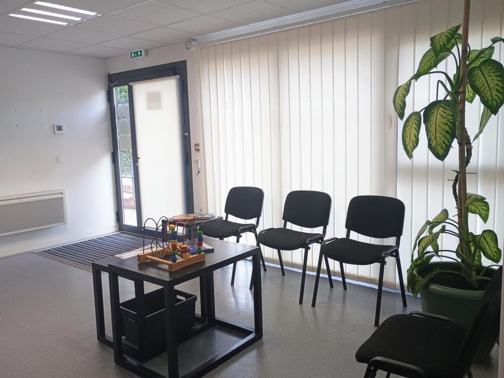   JASSANS RIOTTIER - bureaux du 8.40m² au 21m² à louer - Nous consulter Jassans riottier