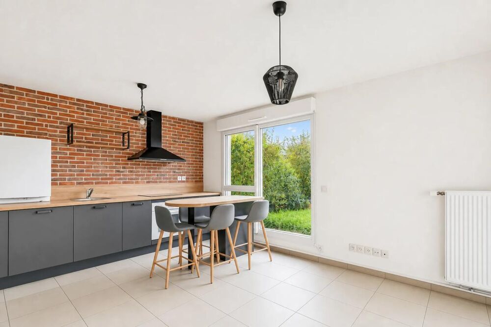 Charme moderne à Vénissieux avec jardin