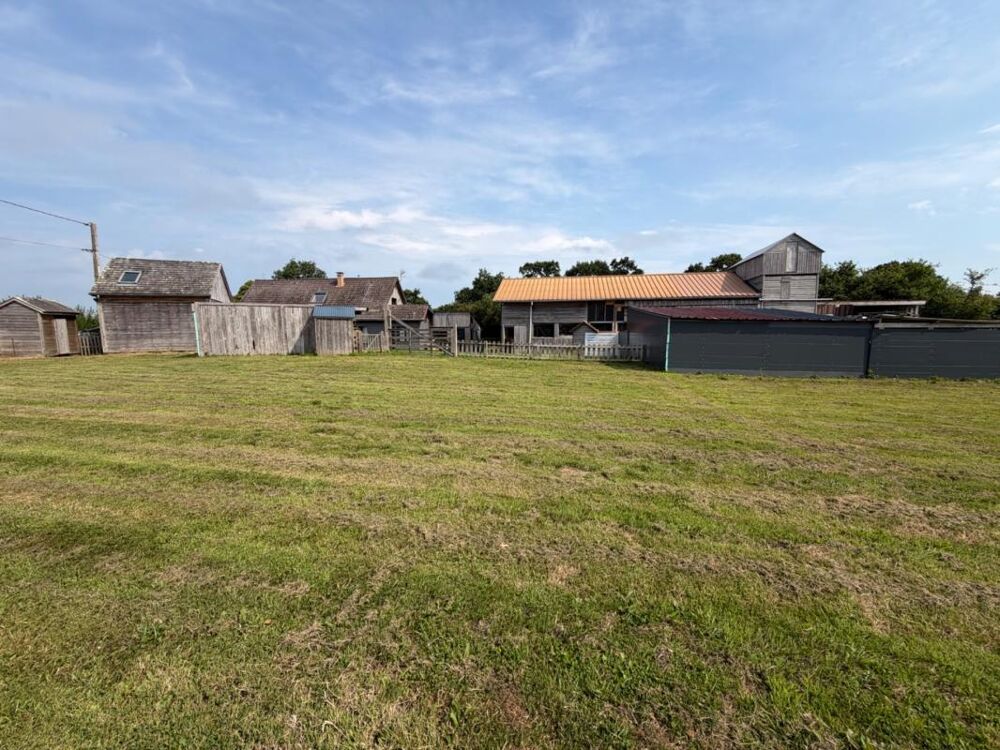 Vente Maison À quelques minutes de Périers – Propriété avec habitation familiale, hangar professionnel et bureaux sur 4 104 m² (50) Nay