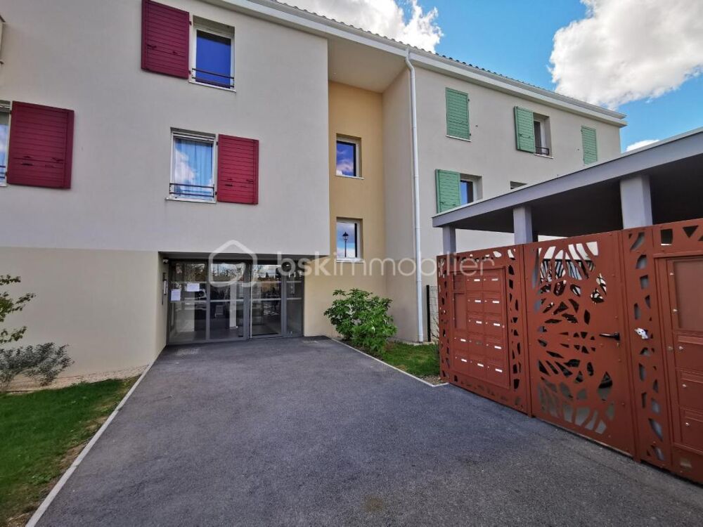 Location Appartement Charmant appartement moderne avec terrasse et parking privatif ! Grans