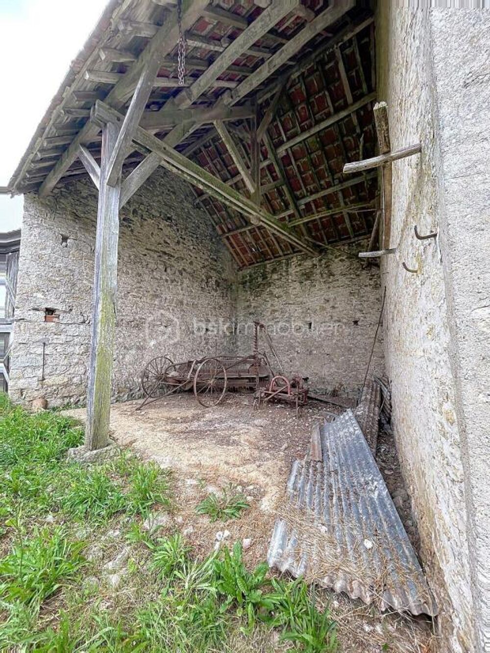BEAU CORPS DE FERME HABITATION + BATIMENTS A RENOVER