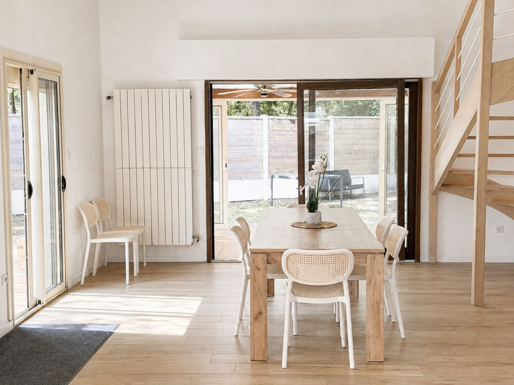 Élégante maison familiale rénovée en lisière de forêt  Deux suites parentales, confort et nature à Hourtin