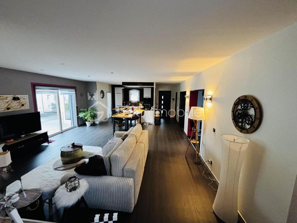 Vente Maison ? À VENDRE – Superbe maison familiale de 220 m², prête à vous accueillir ? Tallende