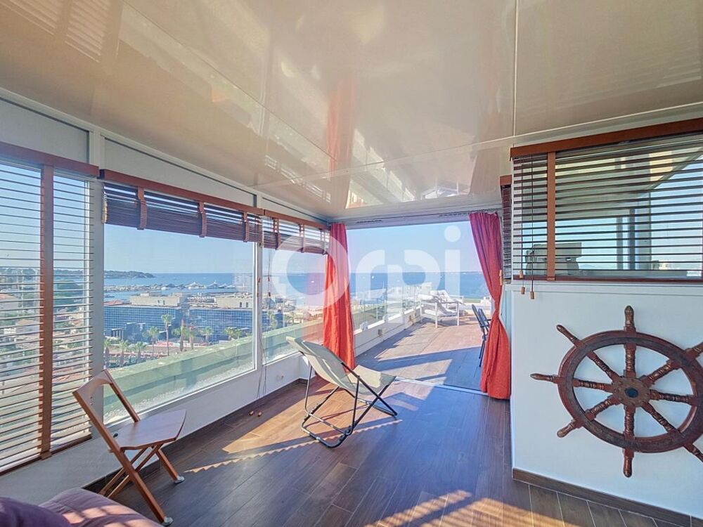 Juan-les-Pins  Appartement d'Exception en Dernier Étage avec Toit-Terrasse et Vue Mer à Couper le Souffle