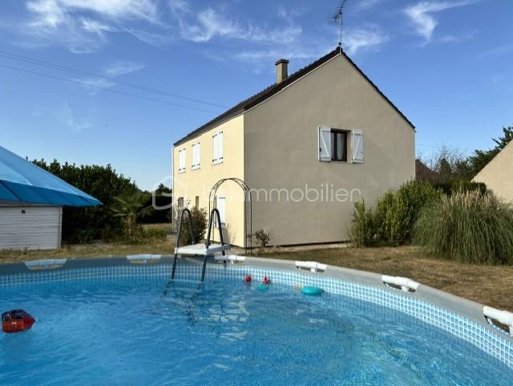 Maison individuelle avec étage,114m2 habitable, 3 chambres, avec piscine, terrain de 935m2