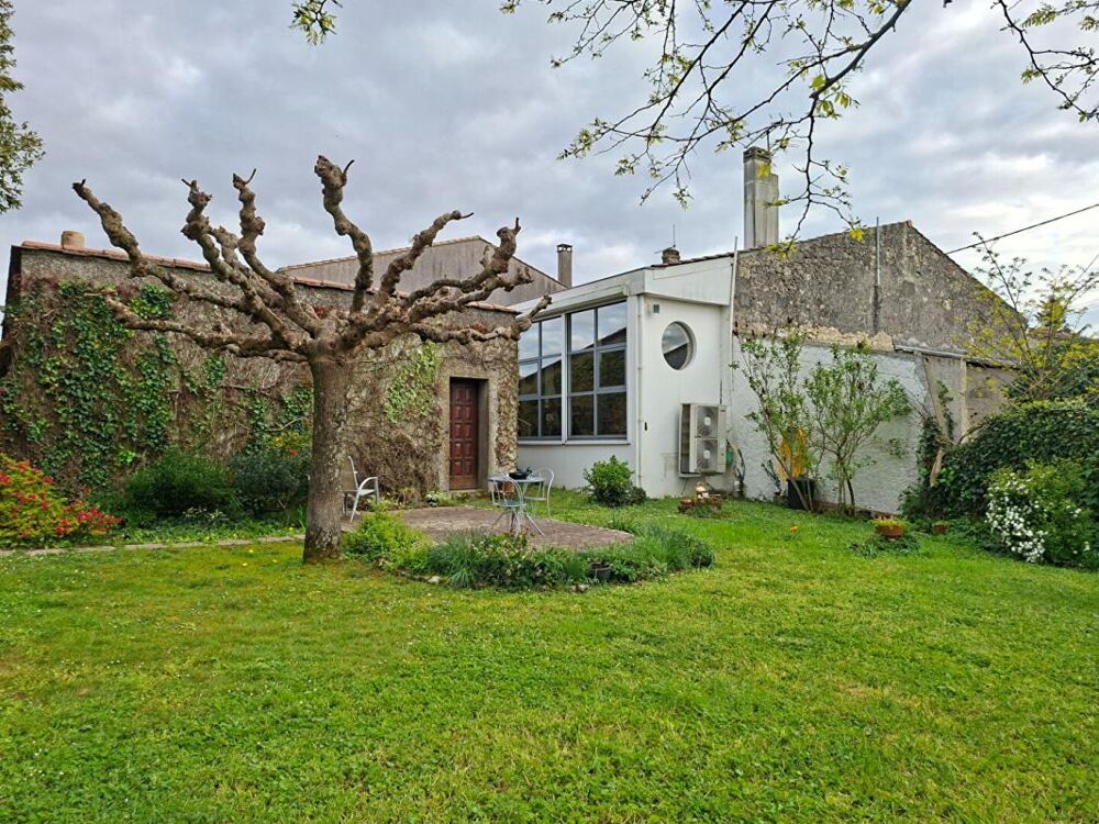 Vente Maison Belle Maison de village pierre à SAINT-Estèphe Médoc 6 pièce(s) 120 m2 Saint estephe