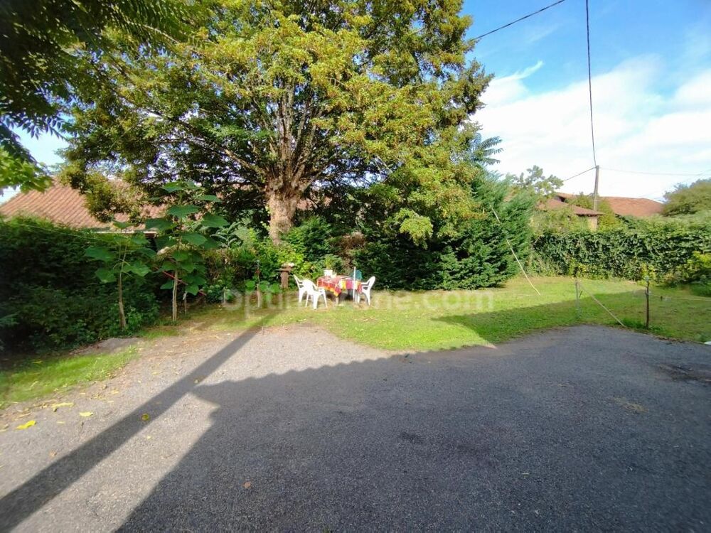 Vente Maison ROUSSINES 16310, maison avec garage, chai et grange, terrain 1985 m² Roussines