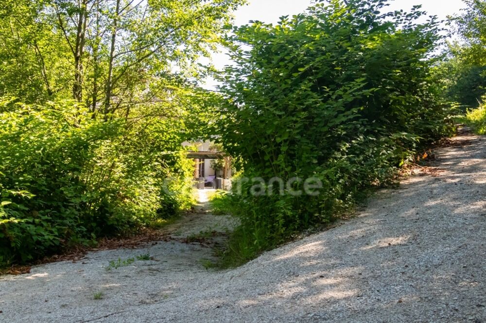 Saint-Cassin 73160  Environ 270 m² habitables, 4 logements indépendants, 150 m² de potentiel supplémentaire. Un bien unique aux