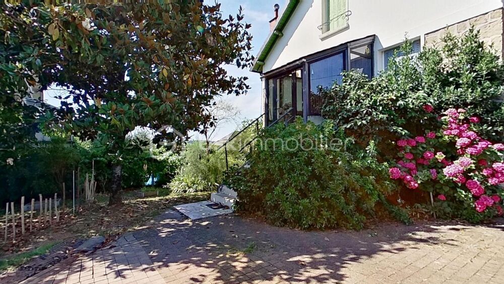 Profitez de l'ambiance paisible d'une charmante maison des années 40