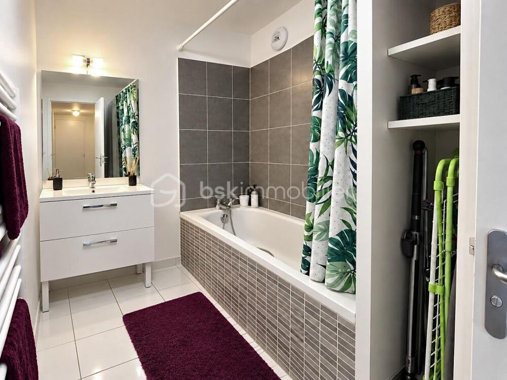 Appartement T2 de 43 m² avec 2 places de stationnement  Nanteuil-le-Haudouin