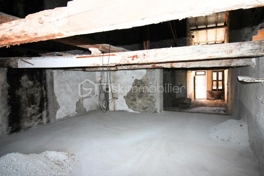 Maison de village à rénover intégralement  Projet réservé aux connaisseurs