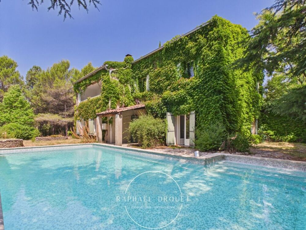 AU COEUR DE LA CAMPAGNE DU LUBERON  PROPRIETE DE 208 M2 AVEC PISCINE SUR 5600 M2 DE TERRAIN