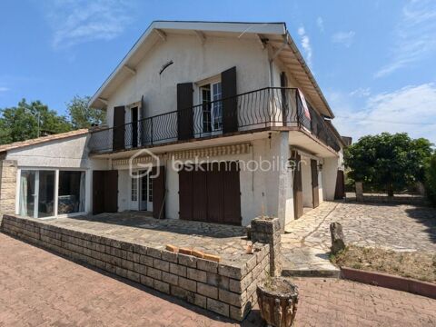   2 Maisons    proche St Emilion      de 150 m2 et 100m2                209000�        St Pey D'armens Maison - 11 pi�ce(s) - 250 m�
