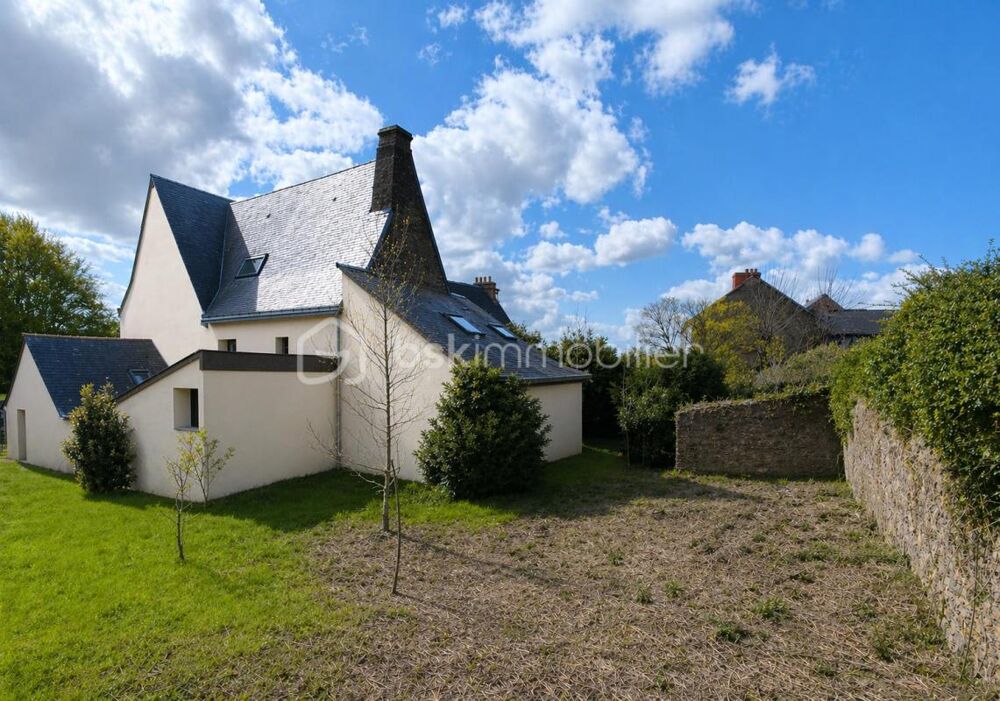 Propriété de 215 m2 à rénover située dans la charmante commune de Senonnes