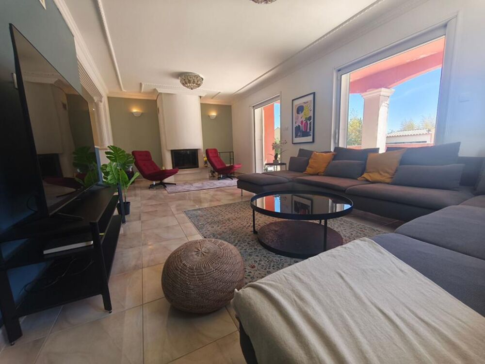Villa d'exception dans le secteur Nîmes, 198m², jardin, piscine, spa