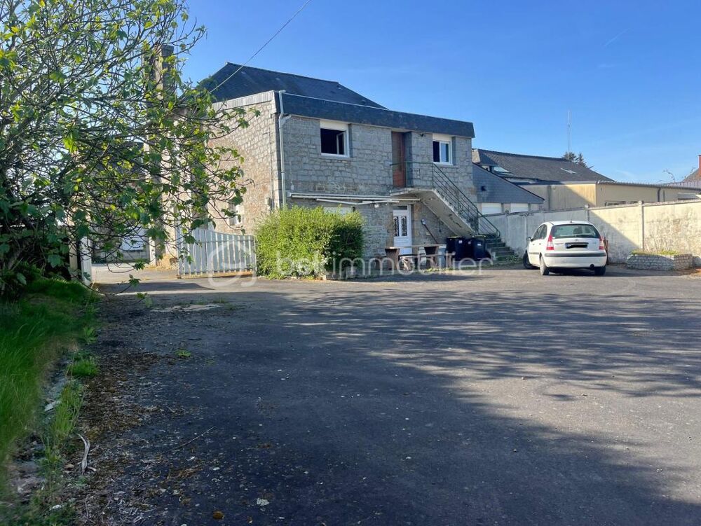 MAISON EN PIERRES DANS LE BOURG