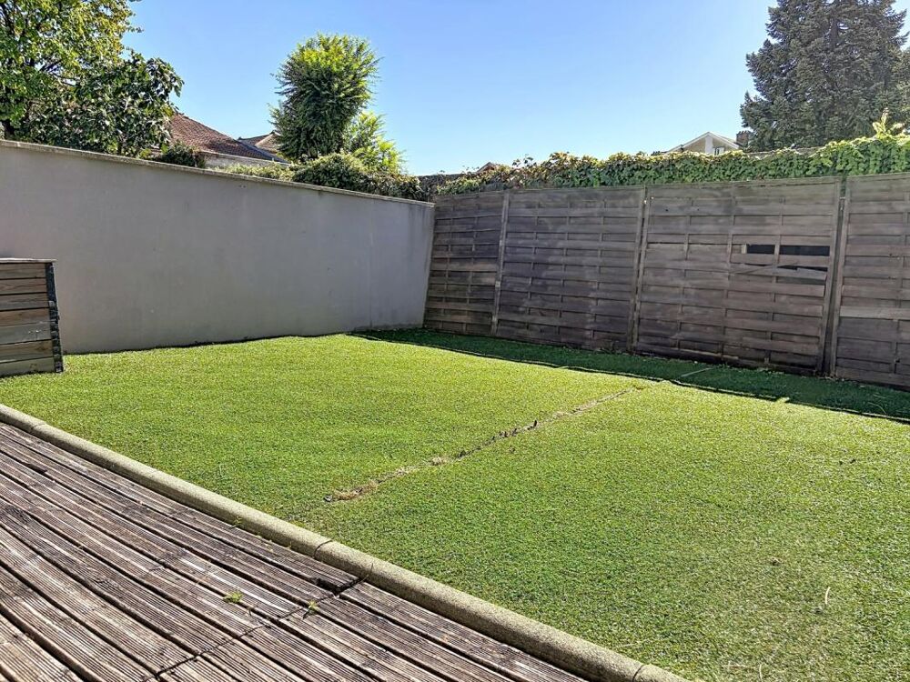 Maison contemporaine avec terrasse et jardin aux portes de Lyon
