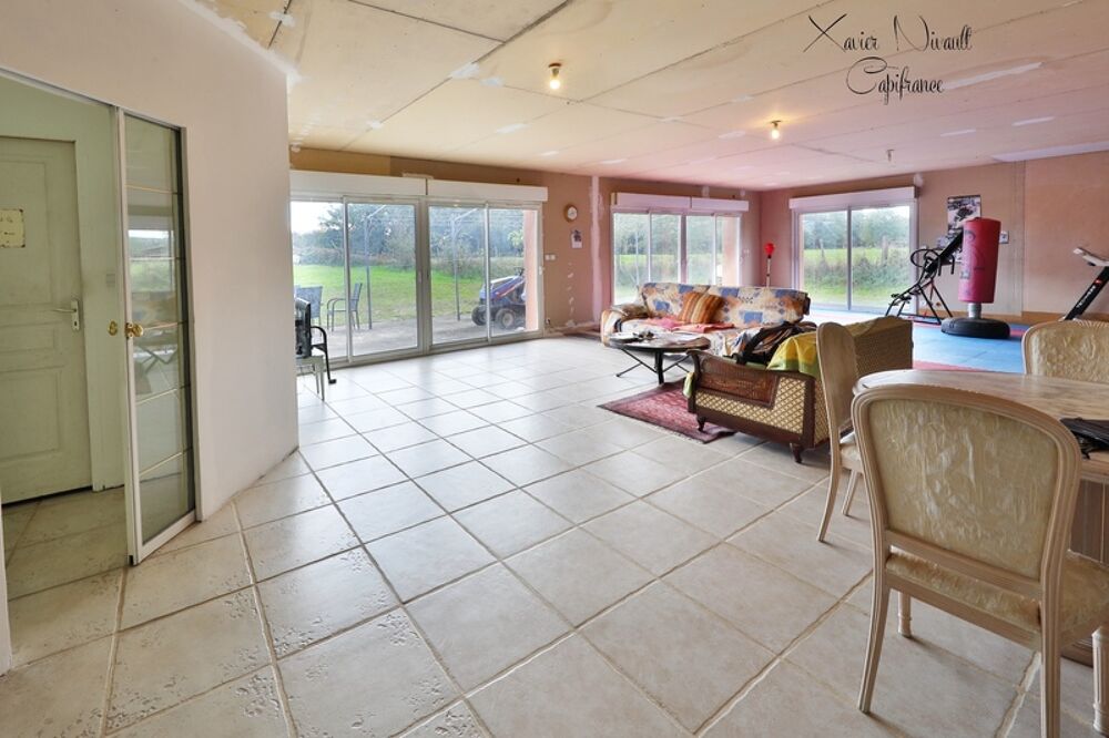 Vente Maison Maison à vendre 8 pièces proche de SAINT TRIVIER DE COURTES (01) Mantenay montlin