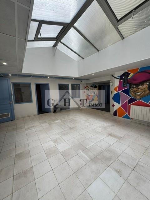   A LOUER -CHARENTON LE PONT-160M² 