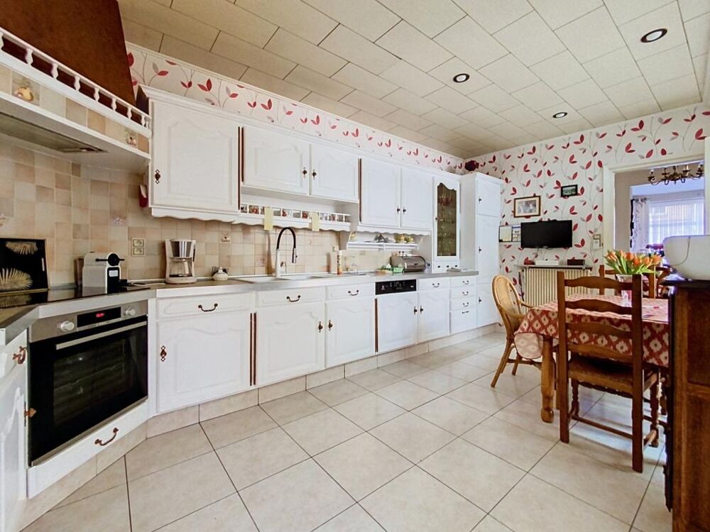 Large maison ancienne avec hangar de 240m²