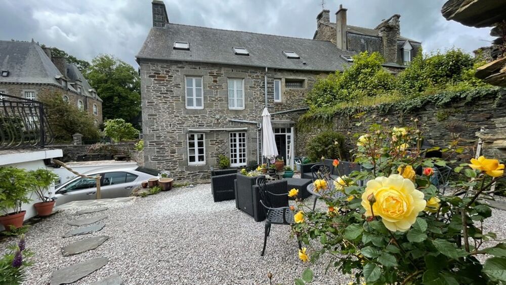 Maison de caractère de 290 m² au coeur du bourg (22)