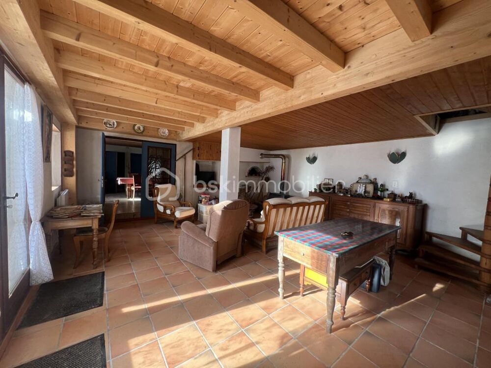? Maison de caractère avec immense potentiel au pied des pistes