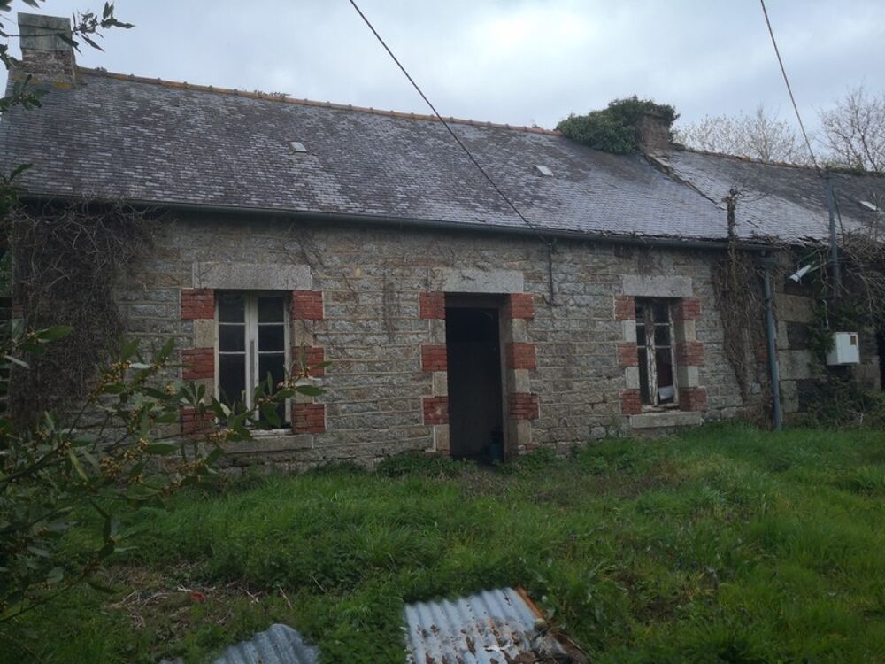Proche du Château et de lÉtang de Corlay , ensemble en pierre de 200 m² sur 3.35 hectares
