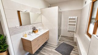  Immeuble à vendre 10 pièces 310 m²