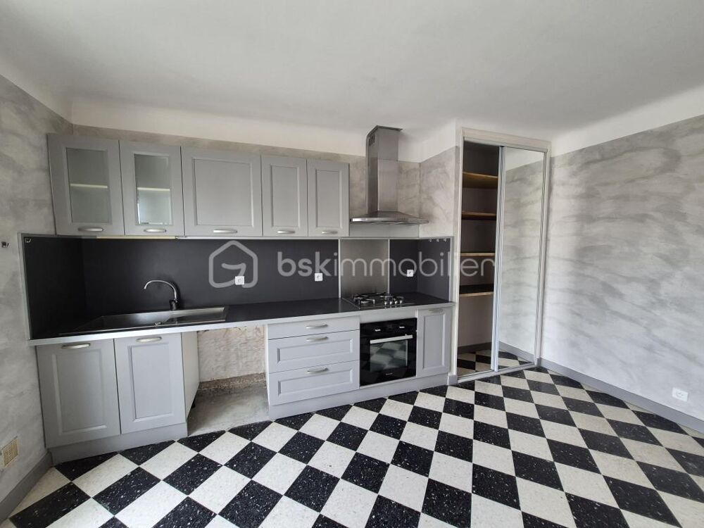 Cabestany  Maison de caractère divisée en deux appartements, idéale famille, activité libérale ou investisseurs