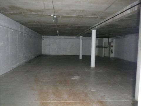   ? A LOUER CHATEAUBERNARD Zone Commercial Local Bureau ? 