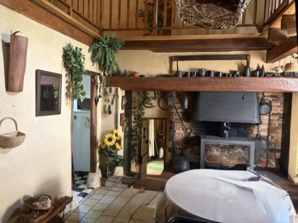Nogaro(32) 7 km, ANCIENNE METAIRIE GASCONNE 280m2 dont 160m2 habtiables sur 4.5ha, au bout d'un long chemin, CACHEE, SANS VIS A