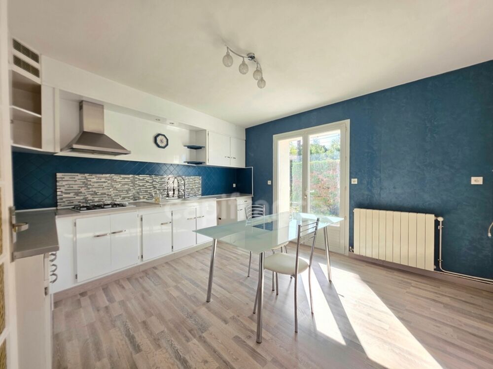 Maison Familiale 4 chambres - 187m² à Villegouge, avec studio et garage - Grand Jardin