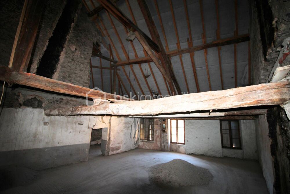 Maison de village à rénover intégralement  Projet réservé aux connaisseurs
