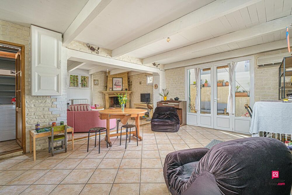 Vente Maison Maison  5 pièce(s) 124 m2 avec piscine et stationnement Marseille 11