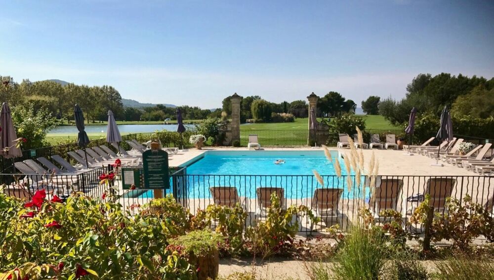 Location Appartement appartement  de 33 m2  vue panoramique, sud /sud ouest , 1 chambre1 salle de bain, équipé meublé piscine chauffée, place de park Mallemort