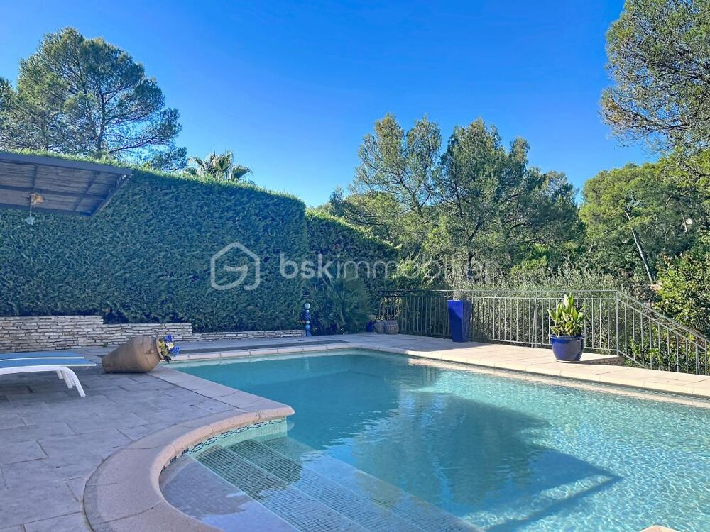 Vente Villa NÎMES CAMPLANIER : Villa familiale de plus de 130 m² et annexes, piscine à débordement, vue Tour Magne Nimes