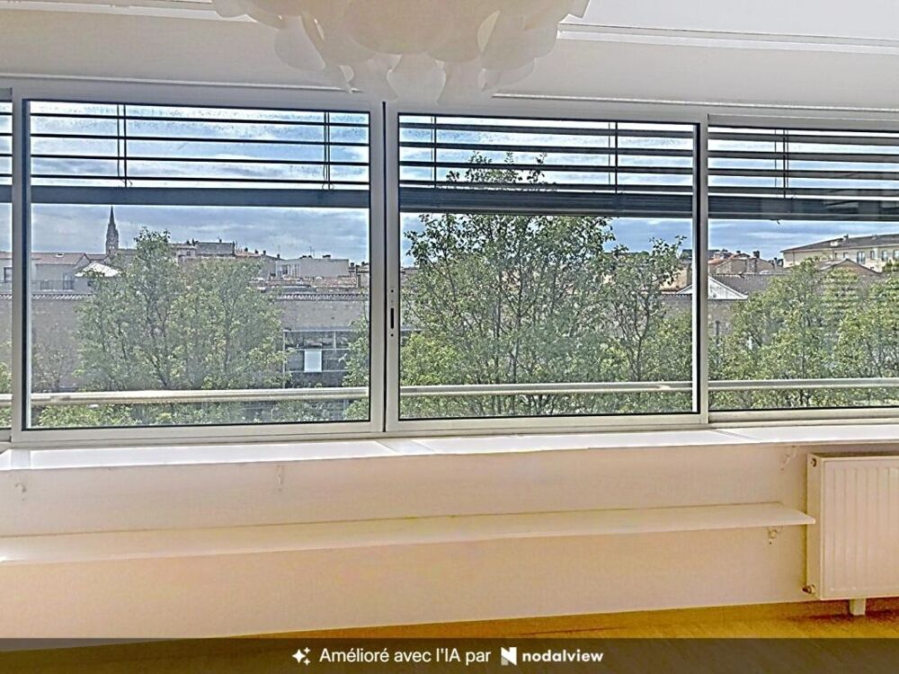 Vente Appartement Appartement T3 lumineux avec deux loggias et parking aux Chartrons Bordeaux
